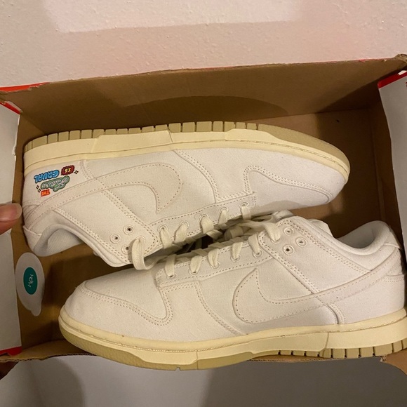 Women Dunk Low SE size 10 new no box - Picture 2 of 5